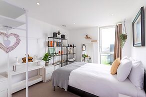 Stunning Brentford Penthouse