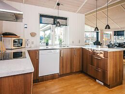 10 Person Holiday Home in Hemmet