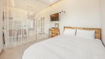 Gapyeong Ribbon Spa Pool Villa