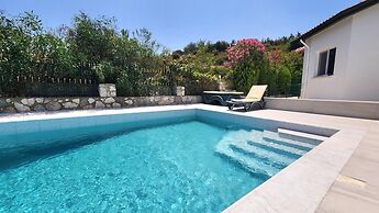 Beautiful Villa Within Easy Distance to Attraction