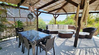 Beautiful Villa Within Easy Distance to Attraction