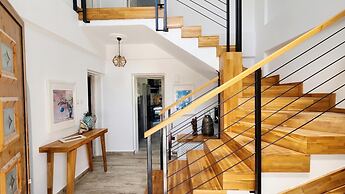 Beautiful Villa Within Easy Distance to Attraction