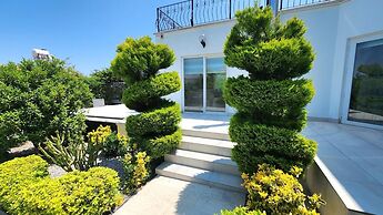 Beautiful Villa Within Easy Distance to Attraction