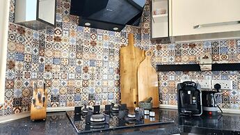 Beautiful Villa Within Easy Distance to Attraction