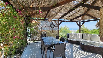 Beautiful Villa Within Easy Distance to Attraction