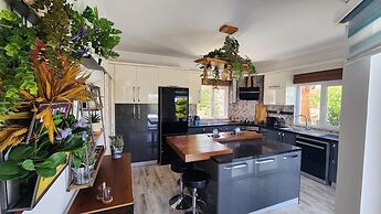 Beautiful Villa Within Easy Distance to Attraction