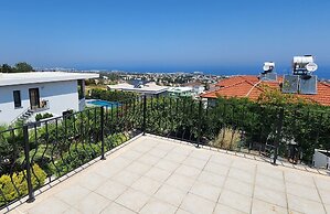 Beautiful Villa Within Easy Distance to Attraction