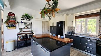 Beautiful Villa Within Easy Distance to Attraction