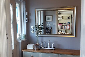 Charming Villa in Ryde - Child Friendly