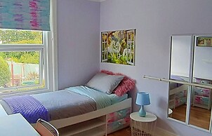 Charming Villa in Ryde - Child Friendly