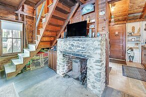 Peaceful Lakefront Maine Cabin w/ Sunset Views