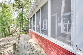Peaceful Lakefront Maine Cabin w/ Sunset Views