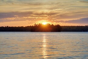 Peaceful Lakefront Maine Cabin w/ Sunset Views