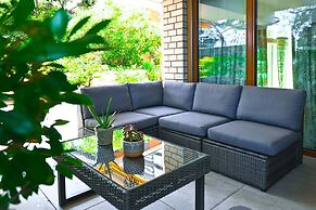 One & Only Lake View Apartment