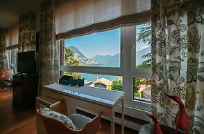 One & Only Lake View Apartment
