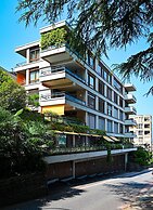 One & Only Lake View Apartment