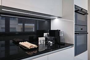 One & Only Lake View Apartment