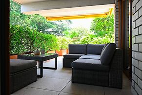 One & Only Lake View Apartment