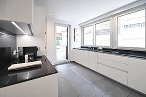 One & Only Lake View Apartment