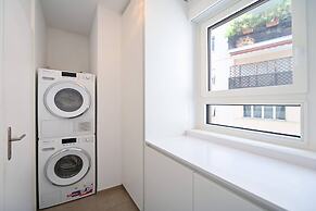 One & Only Lake View Apartment