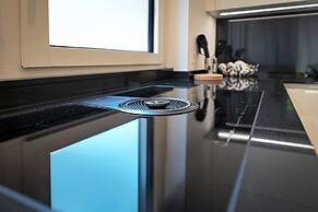 One & Only Lake View Apartment