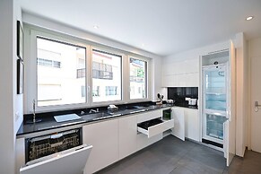 One & Only Lake View Apartment