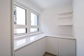 One & Only Lake View Apartment