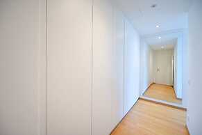 One & Only Lake View Apartment