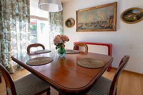 One & Only Lake View Apartment