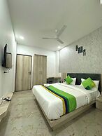 The Grand Chetak Inn