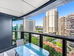 2BR Luxury Skytower Views CBD Pool Gym Netflix