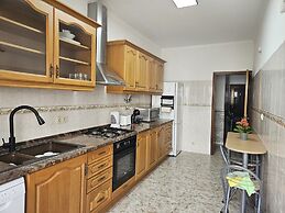 Light Spacious Almada Apartment