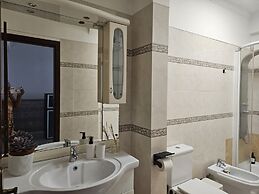 Light Spacious Almada Apartment