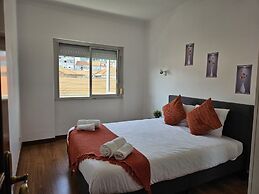 Light Spacious Almada Apartment