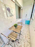 Light Spacious Almada Apartment