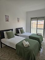 Light Spacious Almada Apartment