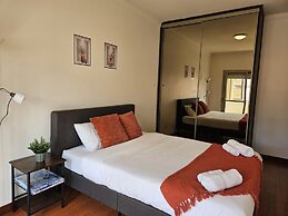 Light Spacious Almada Apartment