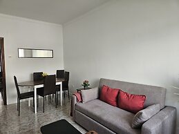 Light Spacious Almada Apartment