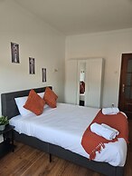Light Spacious Almada Apartment