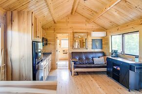 Fall River Cabin Retreat: On-site Fly Fishing!