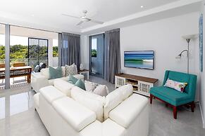 3BR Lux Beachfront Escape - Pool Gym King bed