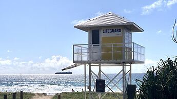 3BR Lux Beachfront Escape - Pool Gym King bed