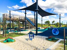 3BR Lux Beachfront Escape - Pool Gym King bed