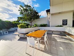 2BR Food Drink Hub Pool Parking Gym Rooftop
