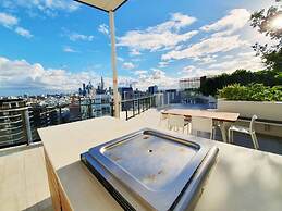 2BR Food Drink Hub Pool Parking Gym Rooftop