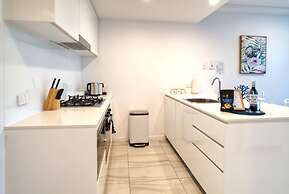 2BR Food Drink Hub Pool Parking Gym Rooftop