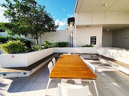 2BR Food Drink Hub Pool Parking Gym Rooftop