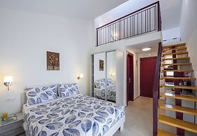 Elpiniki Luxury Rooms