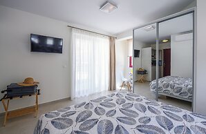 Elpiniki Luxury Rooms