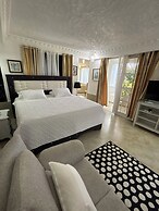 DAYMOND BLUE TROPICAL LODGE